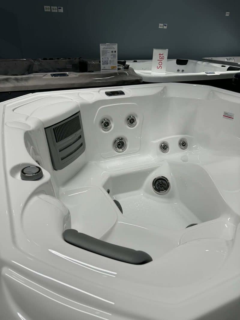 Alternative view of JNJ SPAS – STORM SERIES 636B
